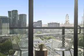 Elegant 2-Bed with Superb Views & Amenities